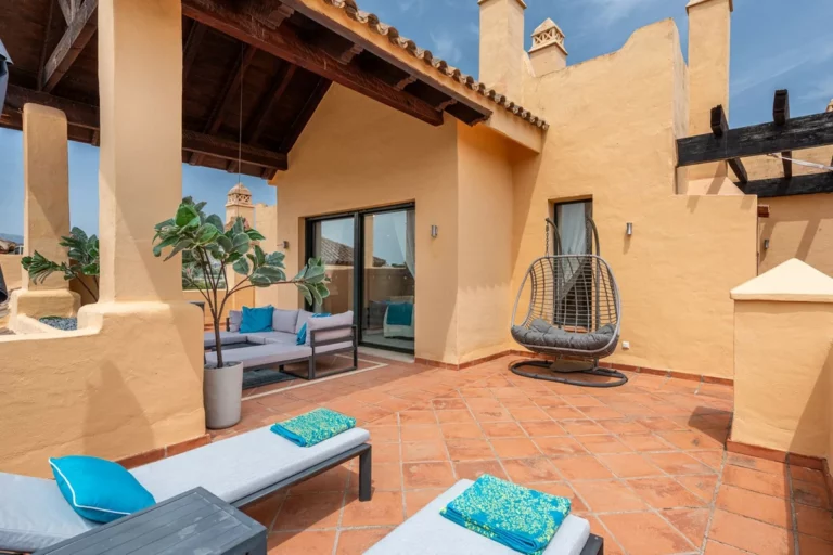 R5463145 | Penthouse Duplex in Estepona – 3 beds, 3 baths