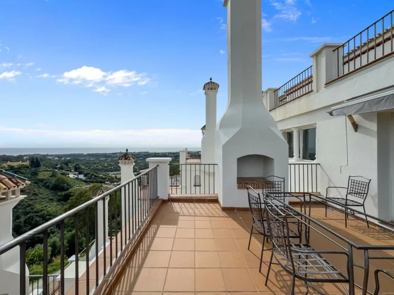 R5468851 | Penthouse Duplex in Estepona – 2 beds, 1.5 baths