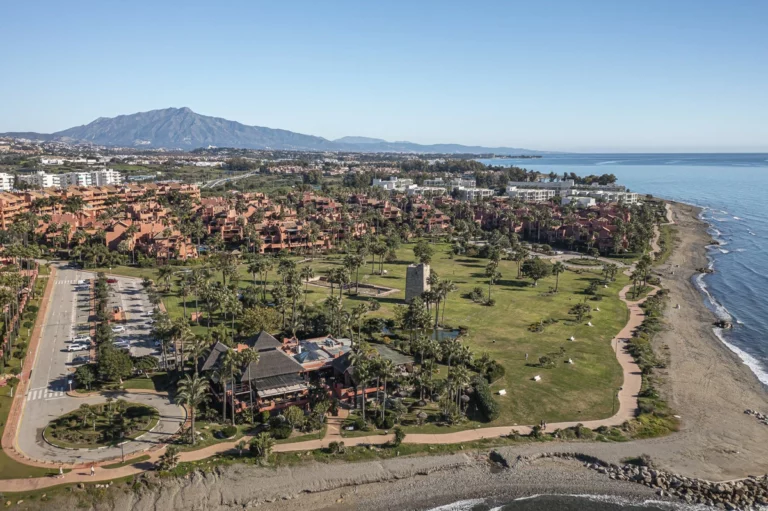 R5452510 | Ground Floor Apartment in Estepona – 2 beds, 2.5 baths