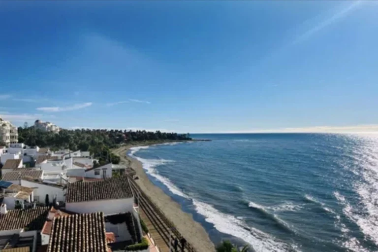 R5401828 | Townhouse in Estepona – 3 beds, 3 baths