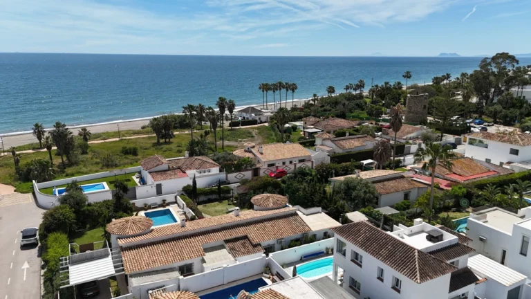 R5362345 | Detached Villa in Estepona – 3 beds, 4.5 baths
