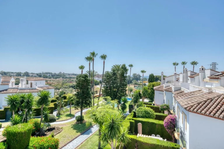 R5438779 | Townhouse in Estepona – 3 beds, 2.5 baths