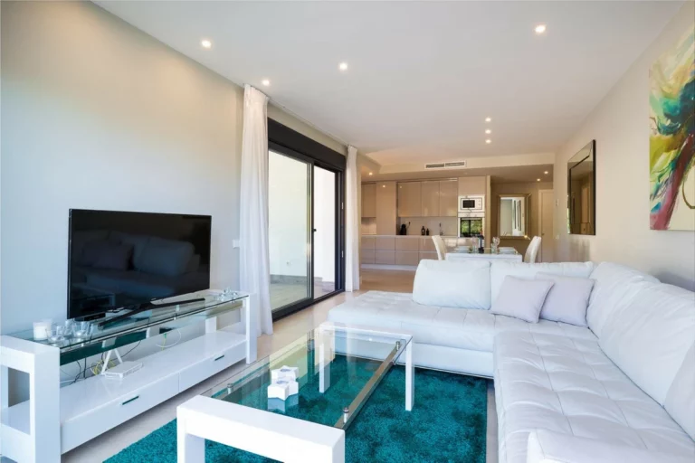 R5413606 | Ground Floor Apartment in Selwo – 2 beds, 3 baths