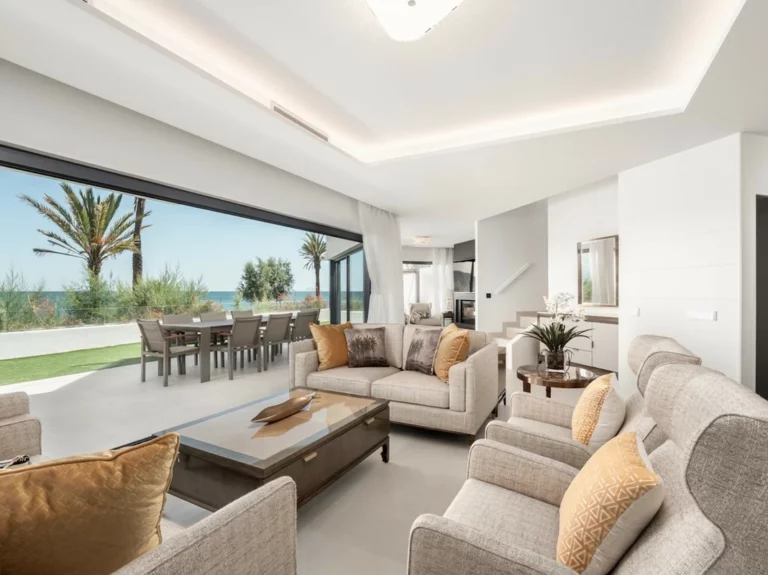 R3645113 | Townhouse in Estepona – 3 beds, 4 baths