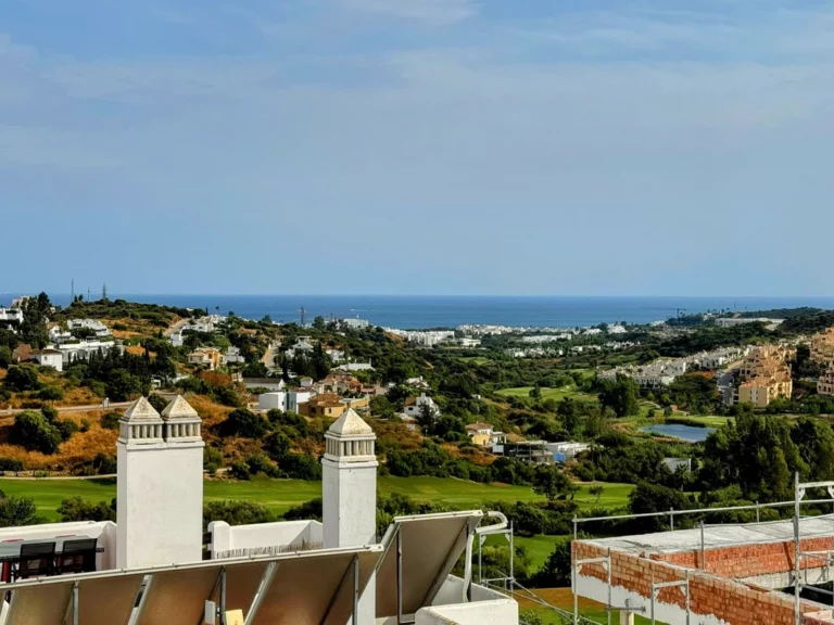 R5464138 | Penthouse in Estepona – 2 beds, 2 baths