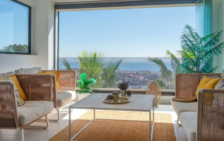 R5398627 | Middle Floor Apartment in Estepona – 2 beds, 2 baths