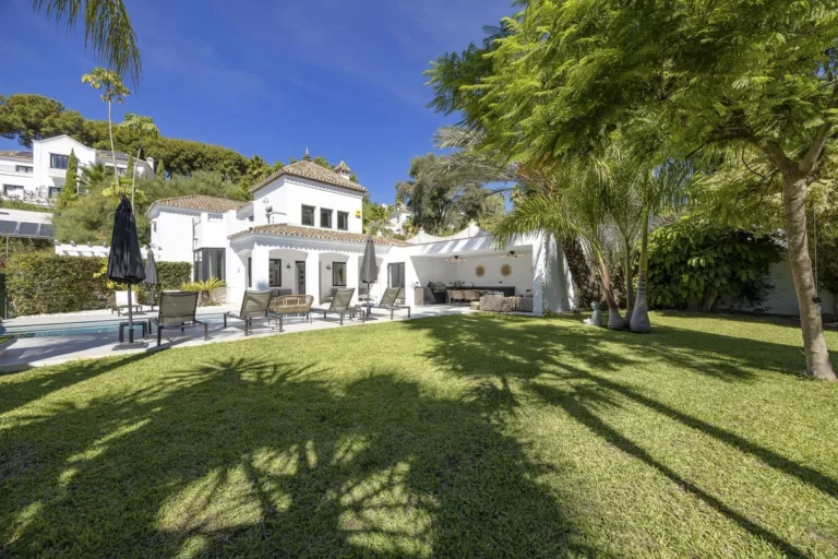 R4848973 | Detached Villa in El Paraiso – 5 beds, 4 baths