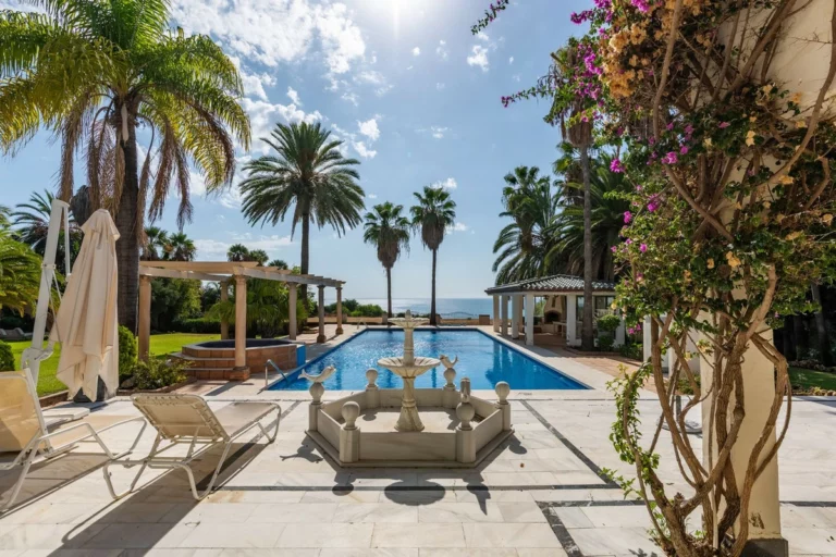 R5173597 | Detached Villa in Estepona – 4 beds, 3 baths