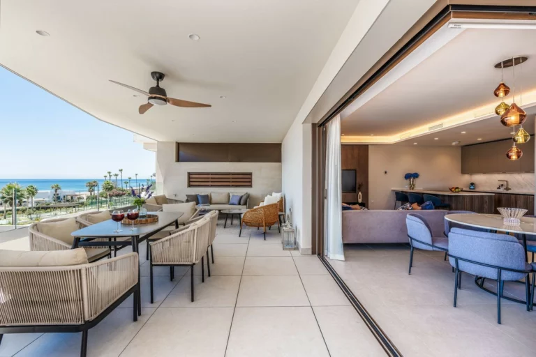 R5402215 | Middle Floor Apartment in Estepona – 3 beds, 3 baths