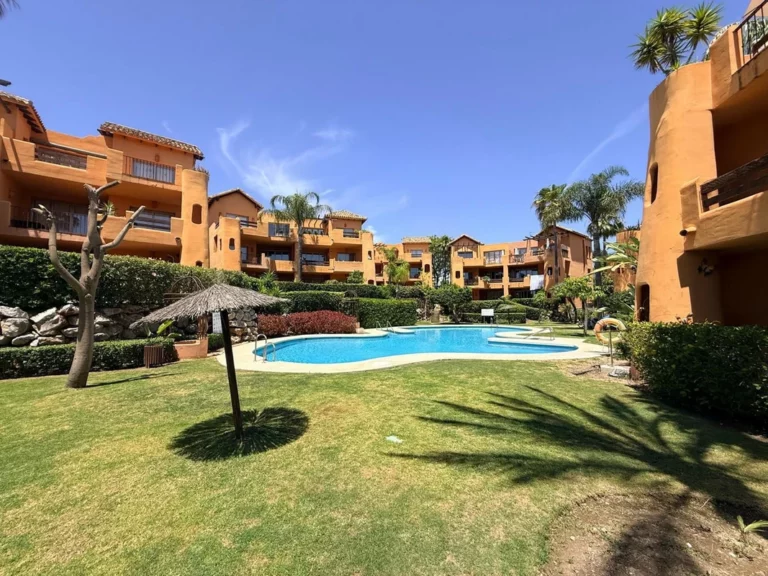 R5410312 | Middle Floor Apartment in Estepona – 2 beds, 2 baths