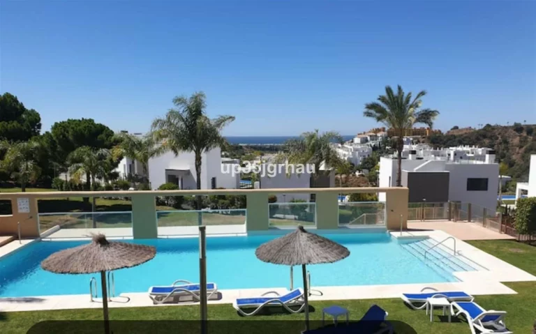 R5462881 | Middle Floor Apartment in Estepona – 2 beds, 2 baths