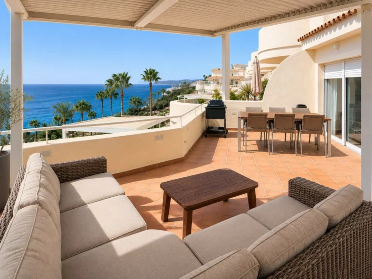 R5456572 | Penthouse in Estepona – 3 beds, 2 baths