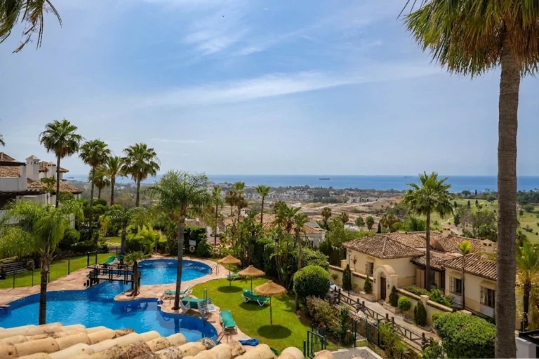 R5425225 | Townhouse in El Paraiso – 3 beds, 4 baths