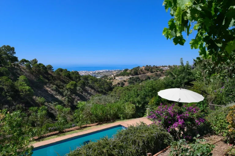 R5447110 | Detached Villa in Estepona – 3 beds, 2 baths