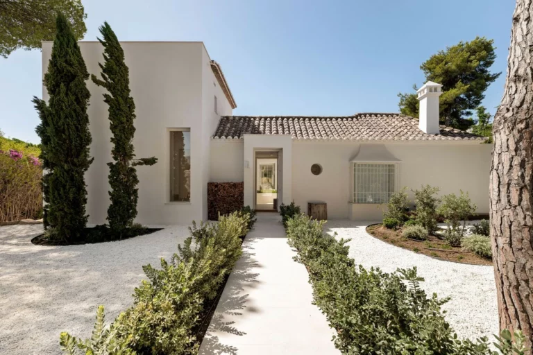 R5437339 | Detached Villa in El Paraiso – 4 beds, 4.5 baths