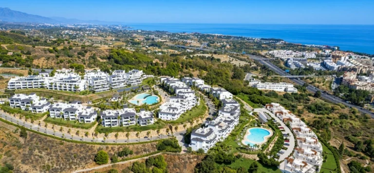 R5459947 | Ground Floor Apartment in Estepona – 2 beds, 2 baths