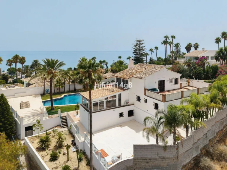 R5453968 | Detached Villa in Estepona – 6 beds, 4.5 baths