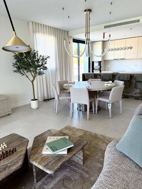 R5436250 | Ground Floor Apartment in Estepona – 4 beds, 3 baths