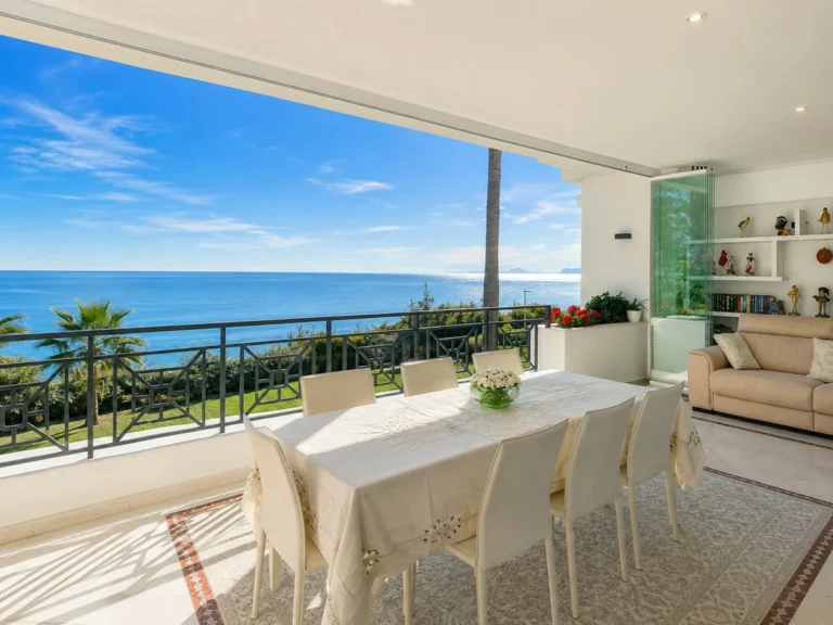 R5287450 | Middle Floor Apartment in Estepona – 2 beds, 2 baths