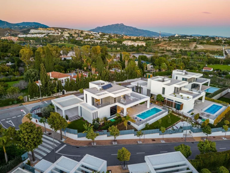 R5460676 | Detached Villa in Cancelada – 3 beds, 4 baths