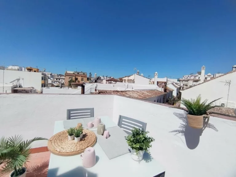 R5421856 | Semi-Detached House in Estepona – 2 beds, 1 baths