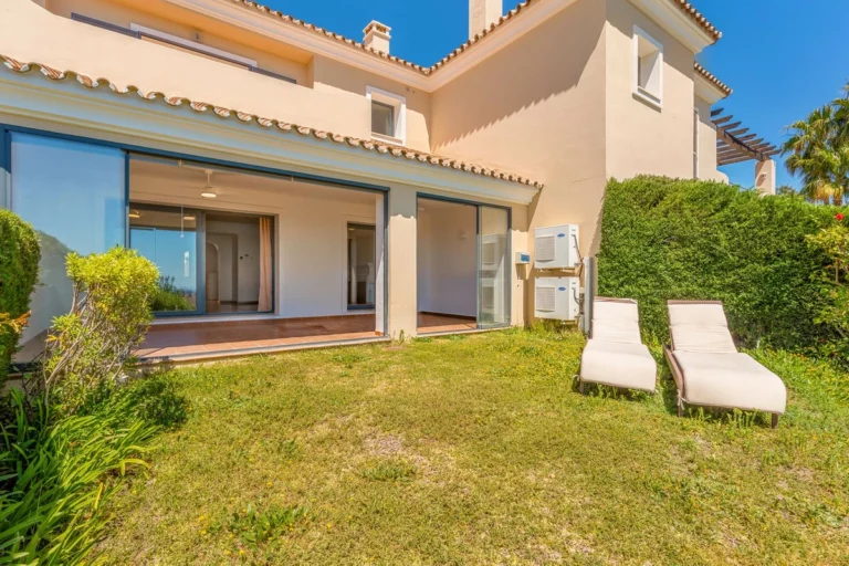 R5359555 | Townhouse in Atalaya – 3 beds, 3 baths