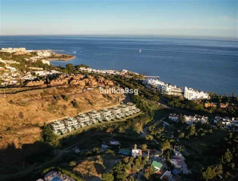 R5294185 | Semi-Detached House in Estepona – 3 beds, 3.5 baths