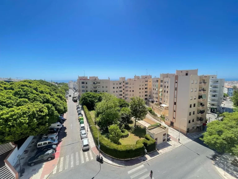 R5455504 | Top Floor Apartment in Estepona – 3 beds, 1 baths