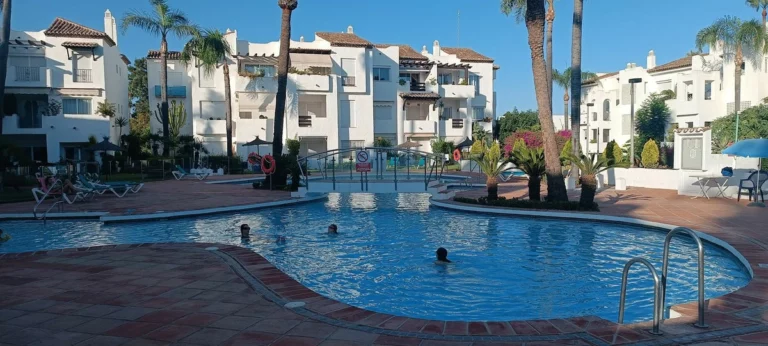 R5434795 | Ground Floor Apartment in Estepona – 3 beds, 3 baths