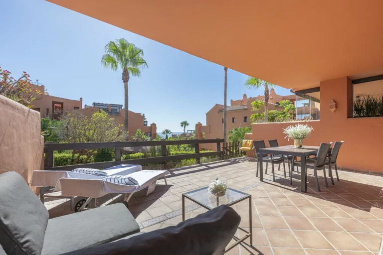 R5456635 | Ground Floor Apartment in Estepona – 2 beds, 3 baths