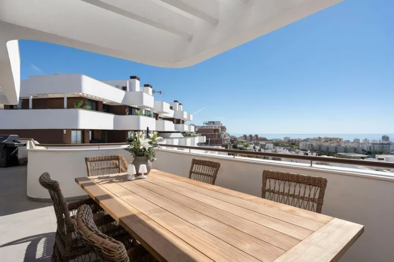 R5361727 | Penthouse in Estepona – 3 beds, 2 baths