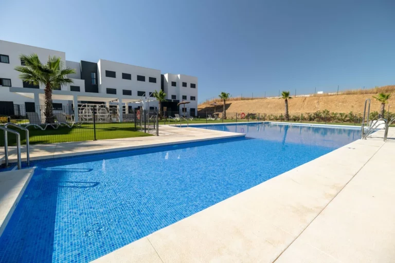 R5455390 | Ground Floor Apartment in Estepona – 3 beds, 2 baths