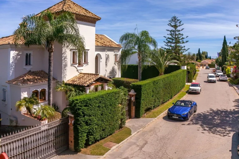 R5318464 | Detached Villa in Estepona – 5 beds, 4.5 baths