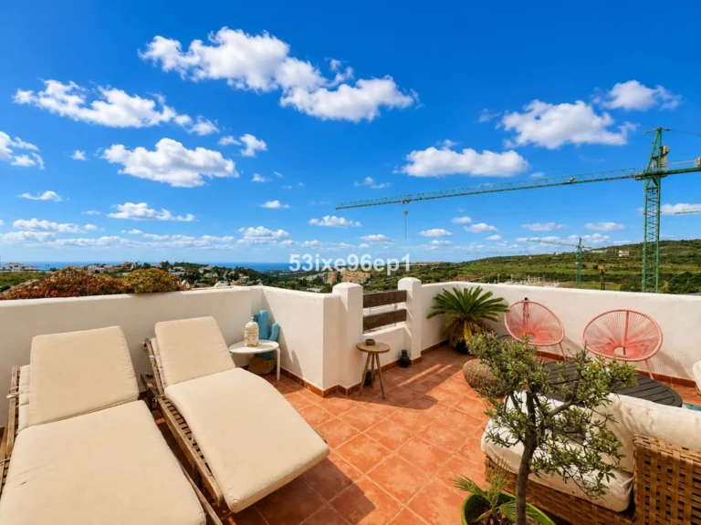 R5464621 | Penthouse Duplex in Estepona – 2 beds, 2 baths