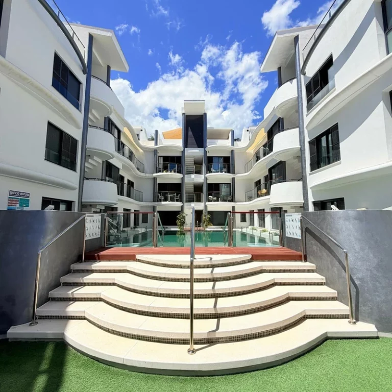 R5374915 | Middle Floor Apartment in Estepona – 1 beds, 1 baths
