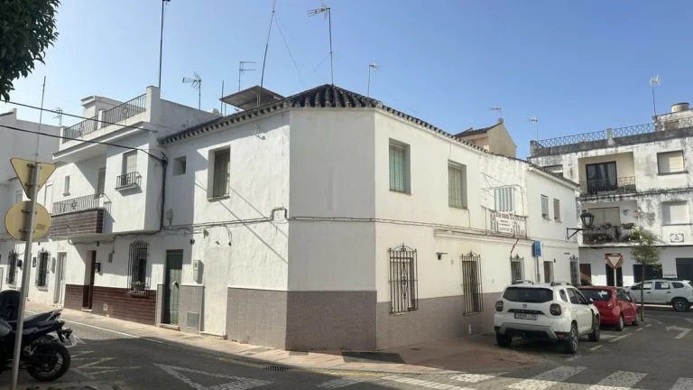 R5406478 | Detached Villa in Estepona – 8 beds, 8 baths