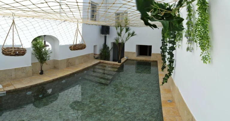 R5440531 | Townhouse in Estepona – 4 beds, 3 baths