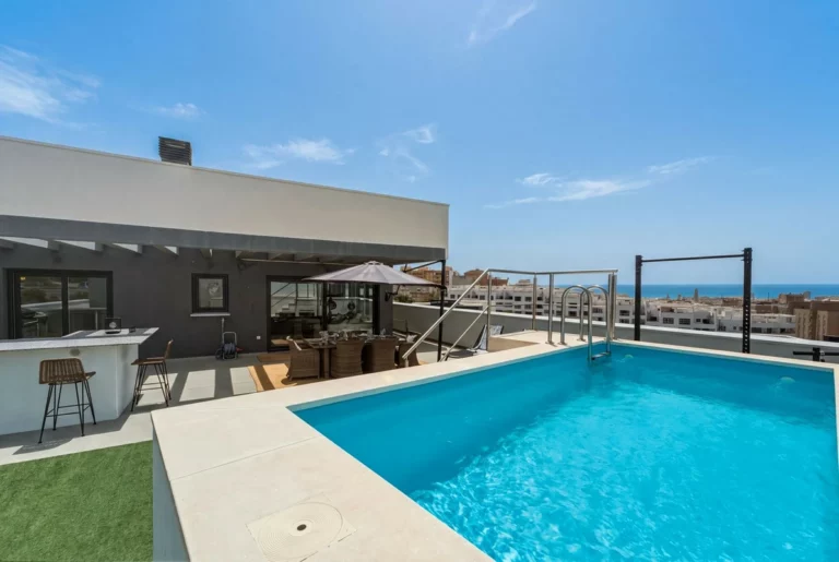 R5447593 | Penthouse in Estepona – 4 beds, 3 baths
