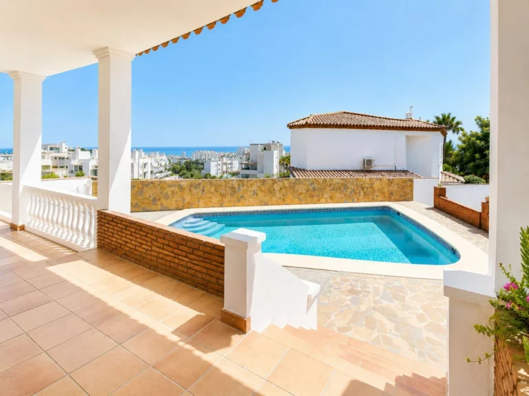R5453491 | Detached Villa in Estepona – 3 beds, 2 baths