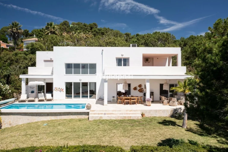 R5395723 | Detached Villa in Estepona – 5 beds, 5 baths