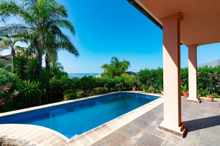 R5437156 | Detached Villa in Estepona – 4 beds, 3 baths