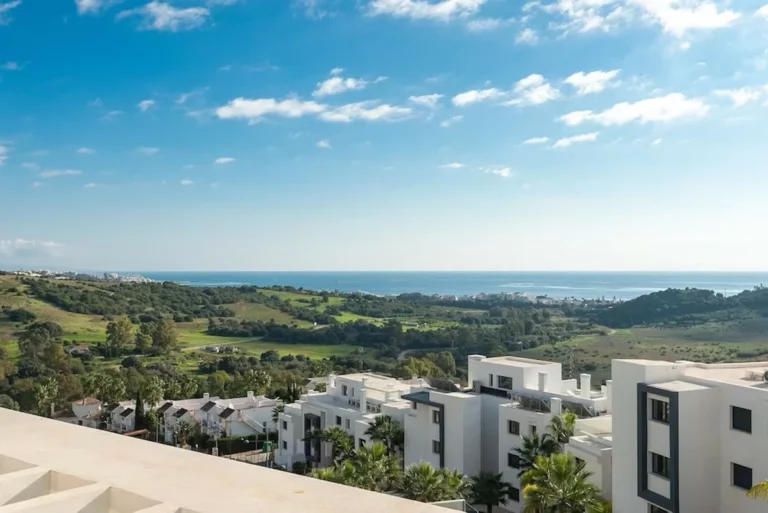 R5455270 | Penthouse in Estepona – 3 beds, 2 baths