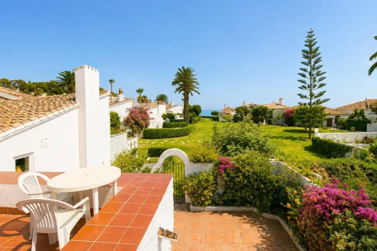 R5460658 | Semi-Detached House in Estepona – 2 beds, 2 baths