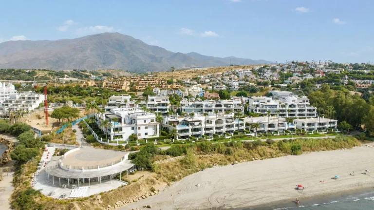 R5444227 | Duplex in Estepona – 3 beds, 3 baths