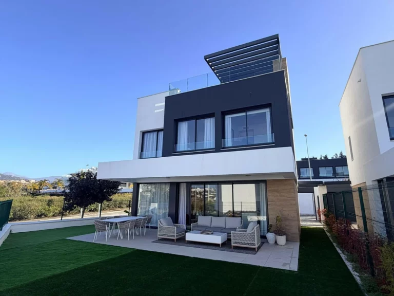 R5413249 | Detached Villa in Estepona – 3 beds, 4 baths