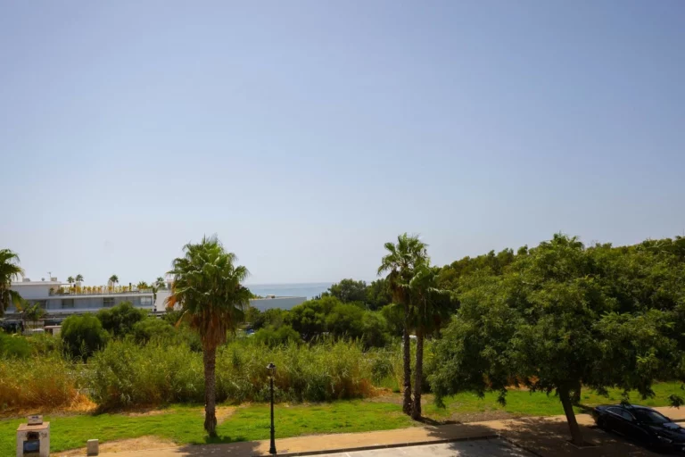R5462446 | Middle Floor Apartment in Estepona – 2 beds, 2 baths