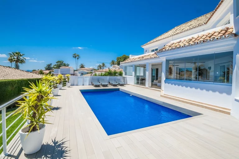 R5362528 | Detached Villa in Estepona – 6 beds, 5.5 baths