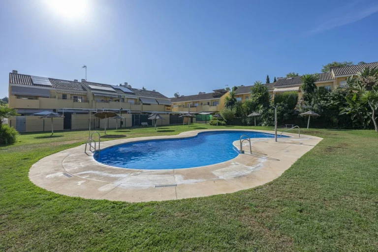 R5430292 | Townhouse in Estepona – 3 beds, 3 baths