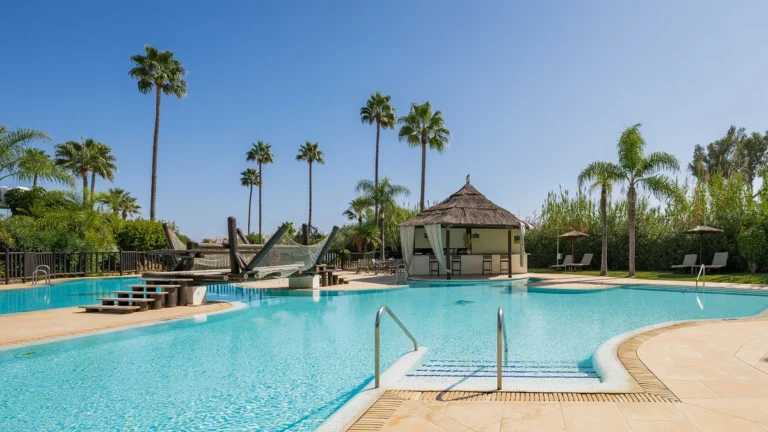 R5305498 | Ground Floor Apartment in Estepona – 3 beds, 2 baths