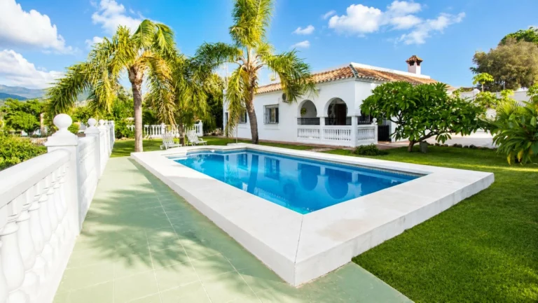 R5423962 | Finca – Cortijo in Estepona – 3 beds, 2 baths